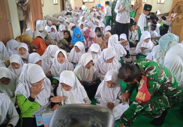 Perpustakaan Keliling Kunjungi Sekolah Pinggiran (Foto: Istimewa)