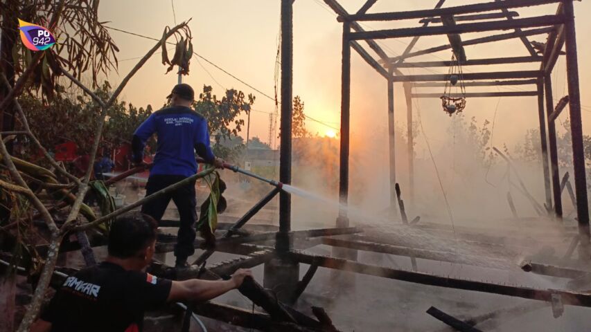 Rumah Joglo di Kelurahan Brotonegaran Terbakar (Foto: Bambang Supeno)