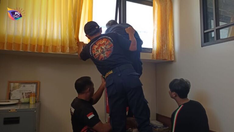 Sarang Tawon di Lantai 7 Gedung Lantai 8 Bikin Ketar-Ketir ASN (Foto: Yudi)