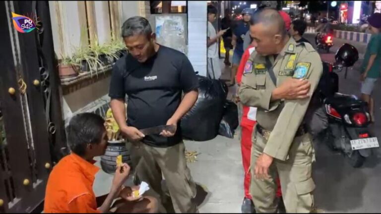 Satpol PP dan Damkar Amankan ODGJ Bawa Golok (Foto: Yudi)
