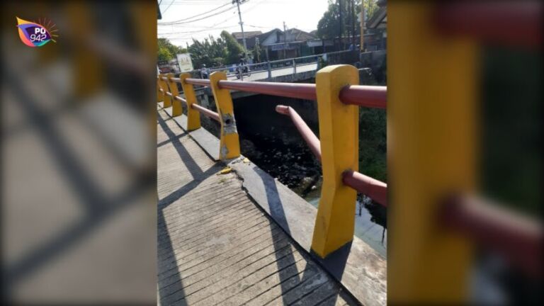 Mobil Tabrak Pagar Besi Pembatas Jembatan Jenes (Foto: Taufik)