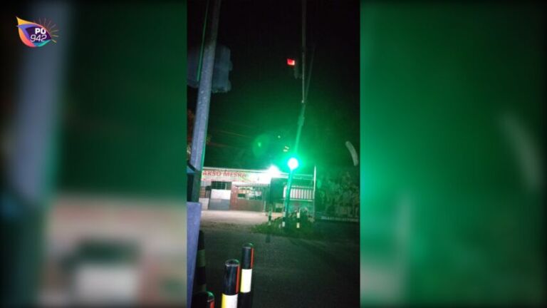 Traffic Light Pertigaan Menang Jambon Sempat Trouble, Dishub Ponorogo Nyalakan Kuning/Hijau saja (Foto: Roni Septa)