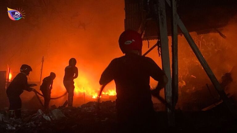 Gudang Rongsok Terbakar (Foto: Yudi)