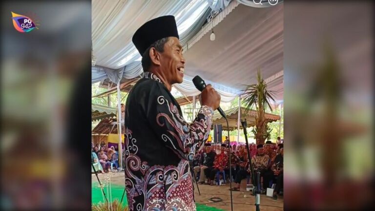 Kades Bedingin Sambit Viral di Medsos Saat Beri Sambutan Manten Gunakan Bahasa Inggris (Foto: FB: Purbo Sasongko Dalang)