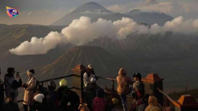 Kawasan Wisata Gunung Bromo Ditutup karena Karhutla (Foto: ANTARA FOTO/Irfan Sumanjaya)