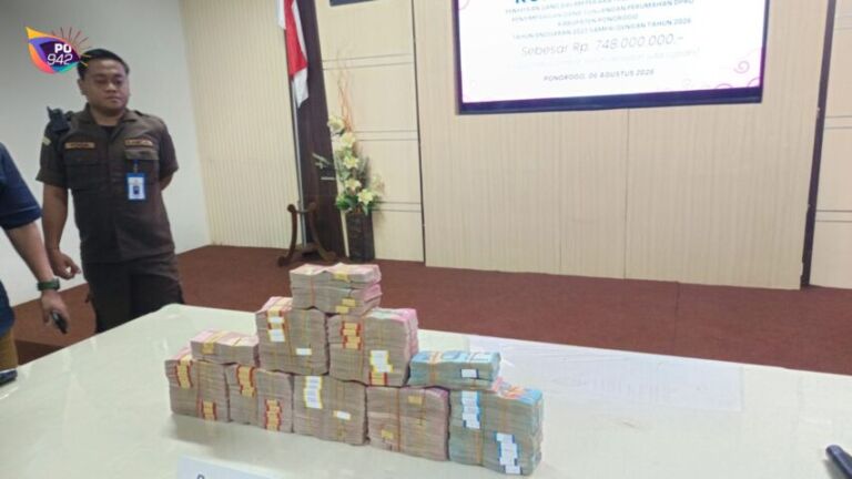 Kejari Ponorogo Sita Rp748 Juta Terkait Kasus Dugaan Korupsi Tunjangan Perumahan DPRD (Foto: Yudi)