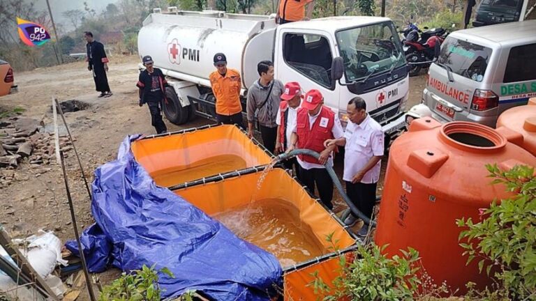 PMI Ponorogo Salurkan Air Bersih ke Dukuh Bungur Munggu Bungkal (Foto: Yudi)