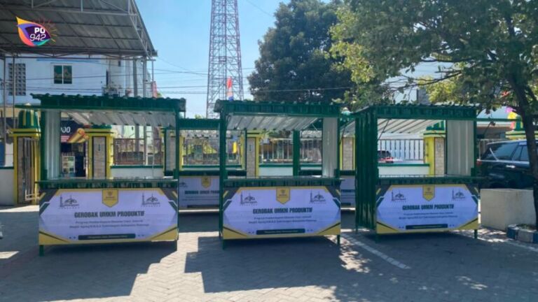 Warga Tidak Mampu di Sekitar Masjid Agung Dapat Bantuan Modal Usaha dari Baznas (Foto: Yuni)